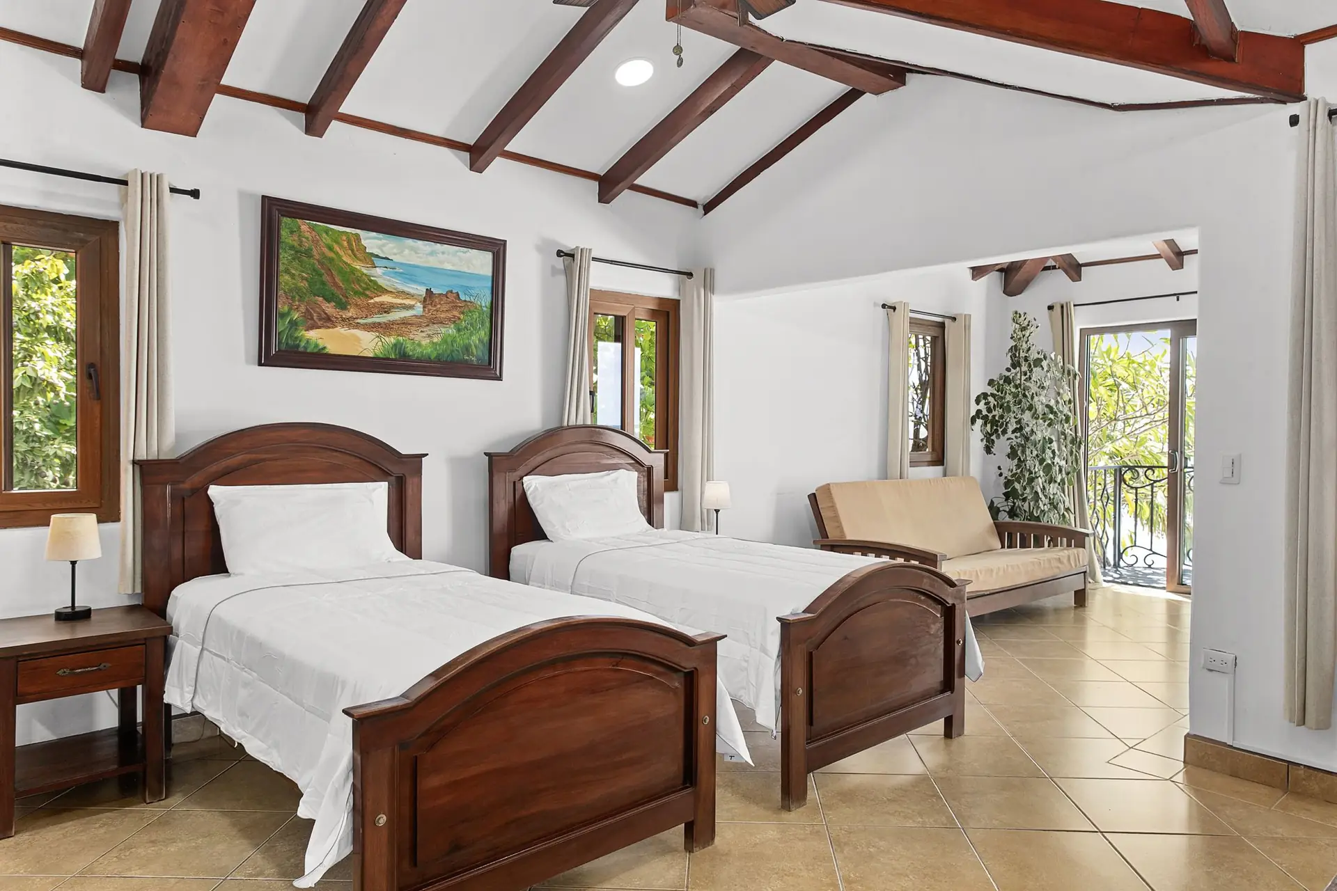 Almendra Suite with twin beds and futon