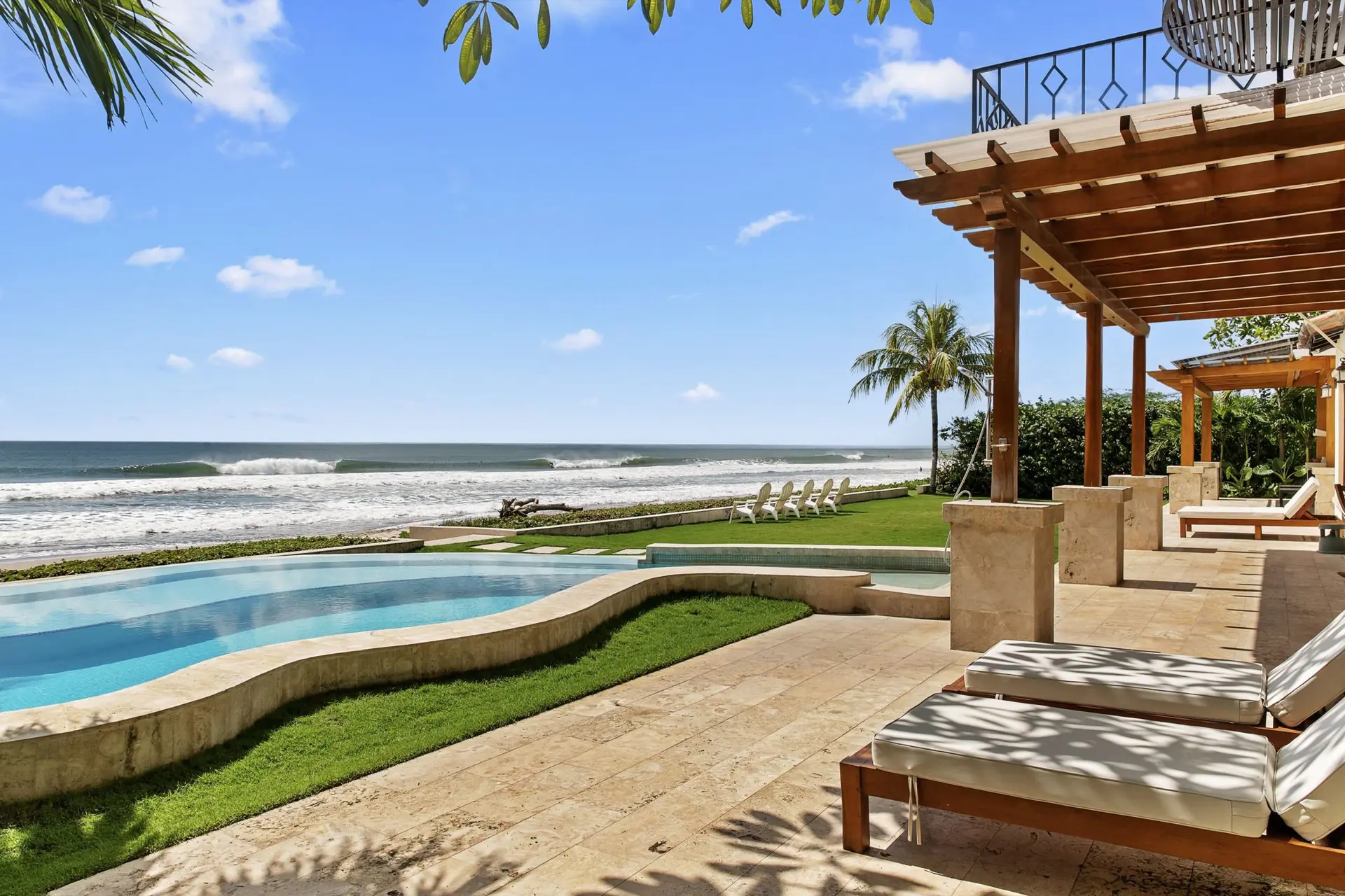 Pool, lawn and Pacific Ocean at Casa Colorados