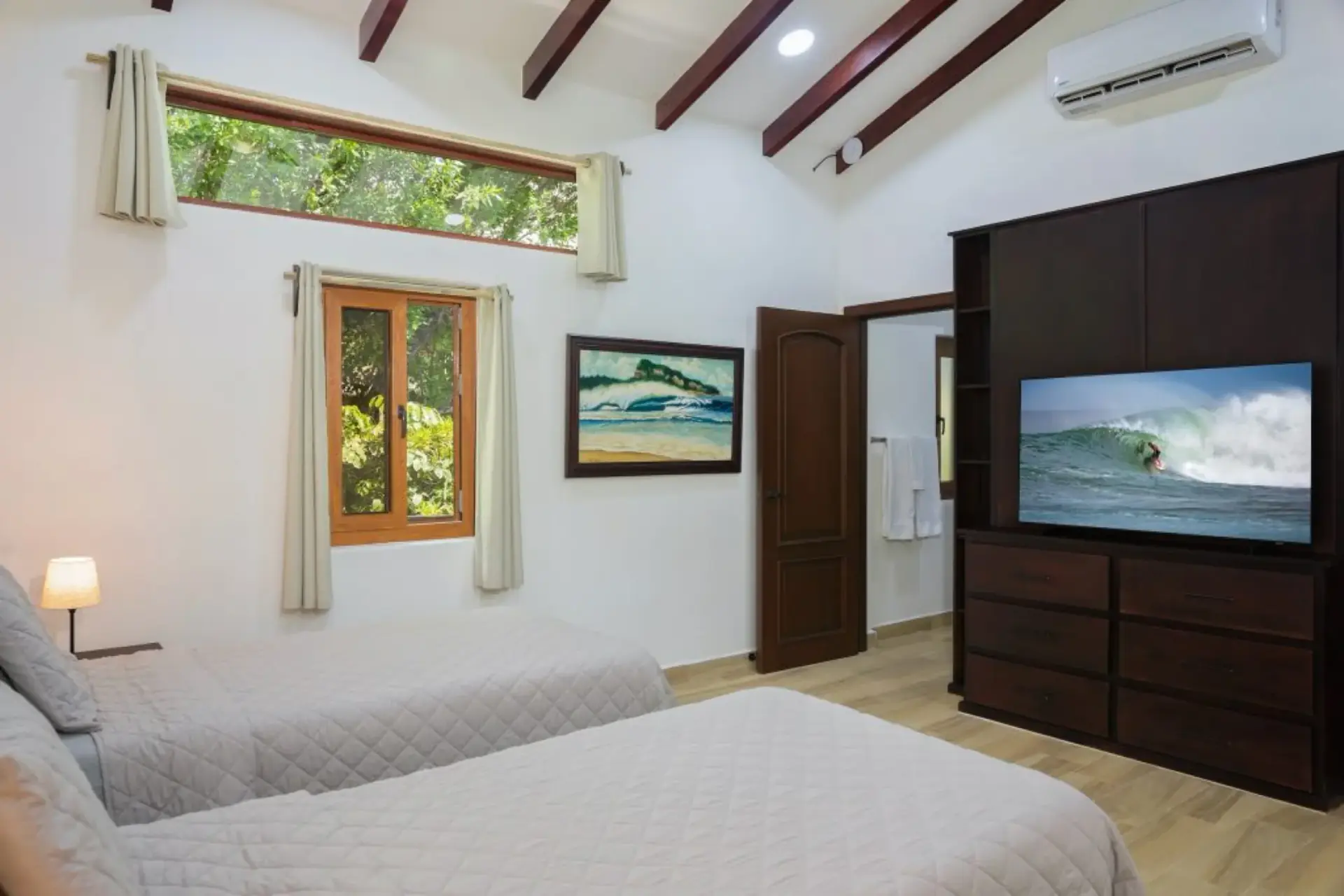Hideaway Suite with twin beds and television