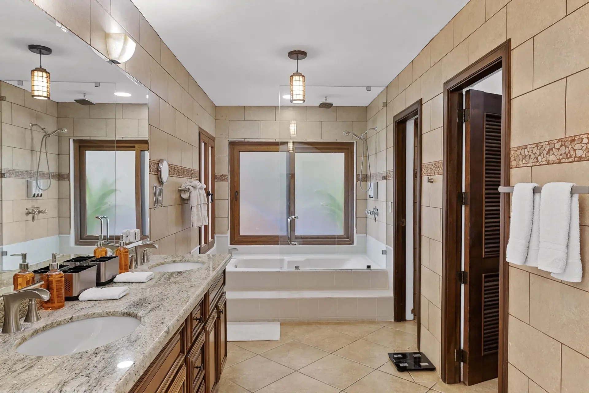 En-suite bathroom in Colorado's Master Suite