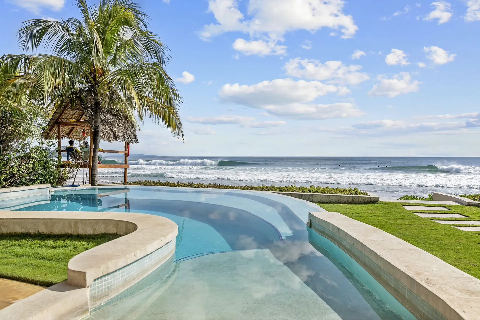 Oceanfront pool and grounds at Casa Colorados